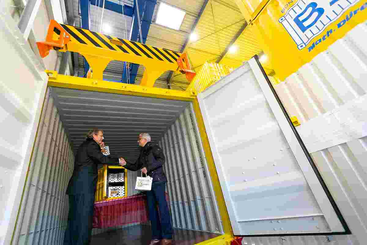 Eröffnungsfeier der Self Storage Containerlagerhalle in Bonn
